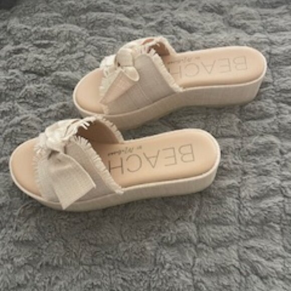 Beach by Matisse cream sandals NWOT 8 1/2 - Picture 2 of 3